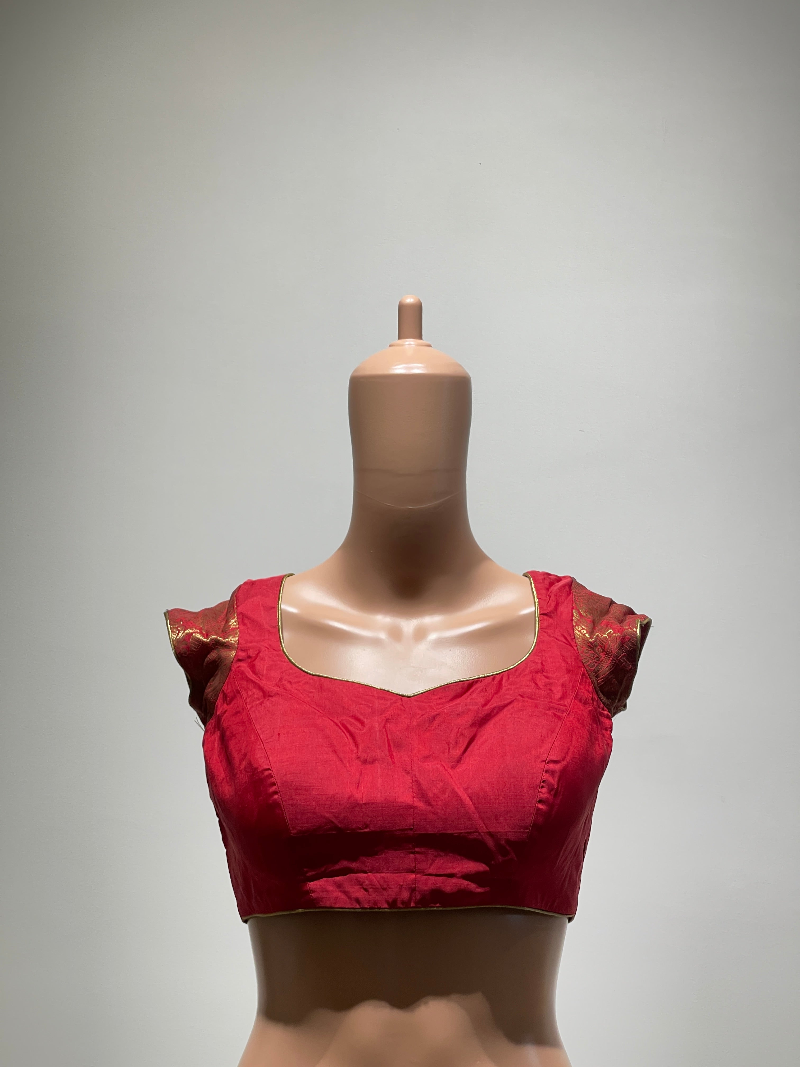 Poornima Indrajith Women's  Short Sleeve Fancy Red Blouse - L Size