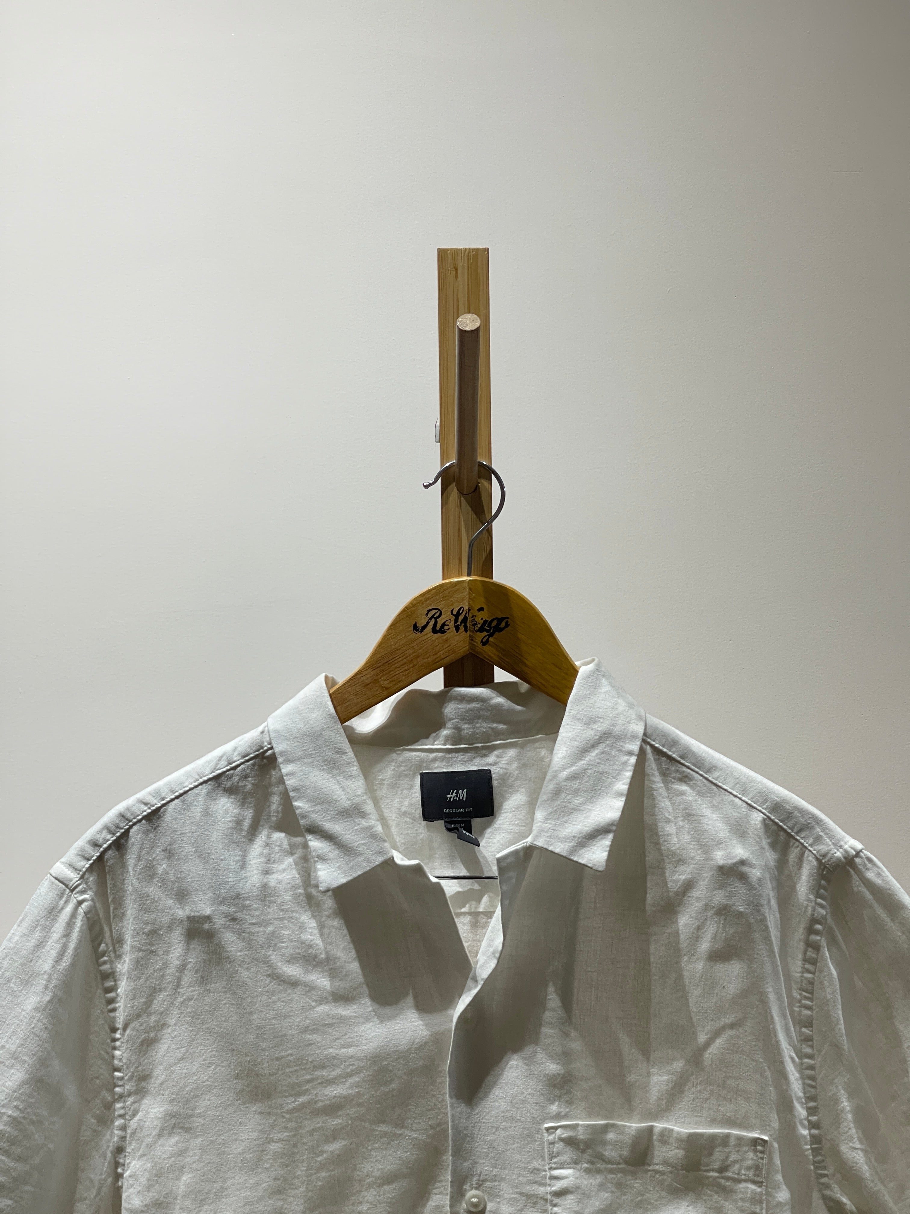 H&M Men Relaxed Fit Fit Self Design Cut Away Collar Casual Shirt - XXL Size