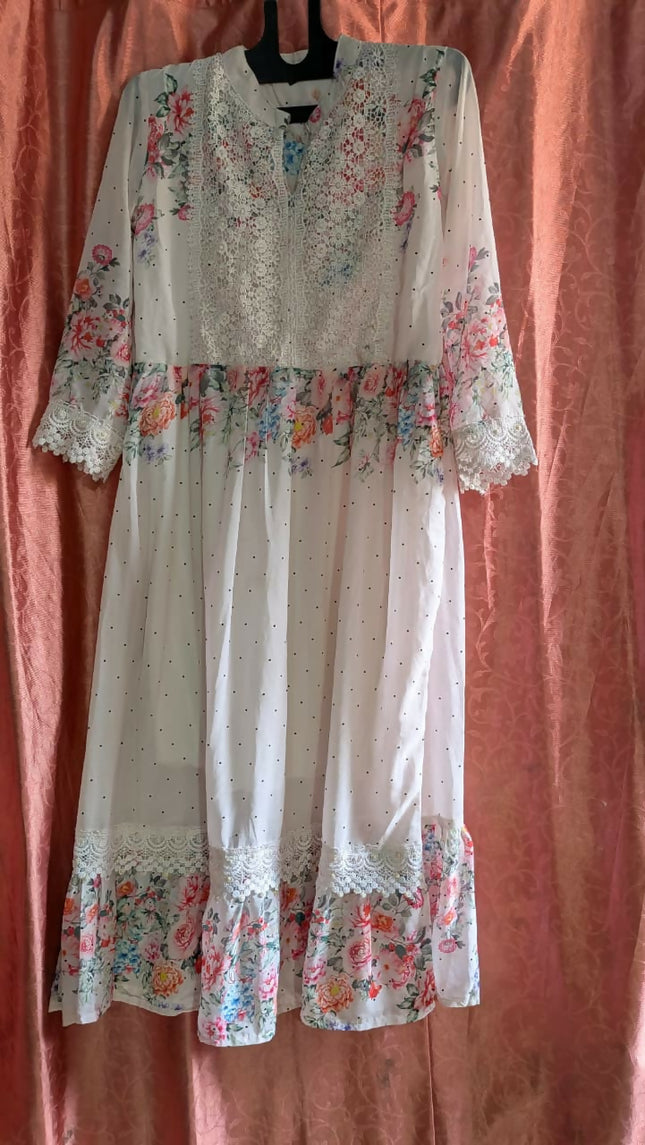 White floral dress with lace details - XXL Size