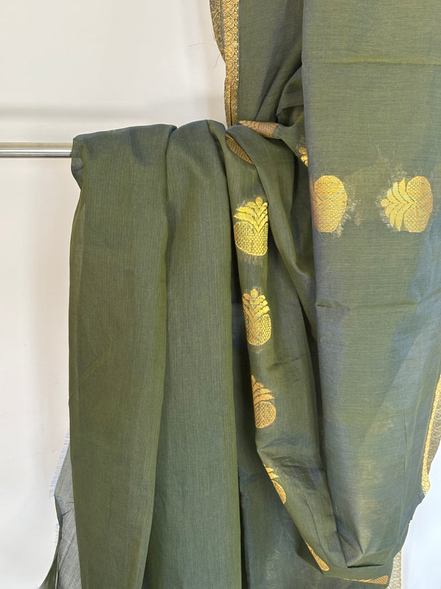 Women’s Saree With Golden Brocades and Works