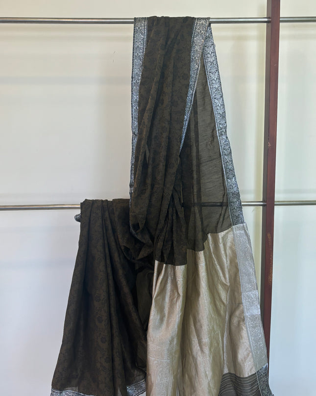 Women’s Saree Printed with Silver Border