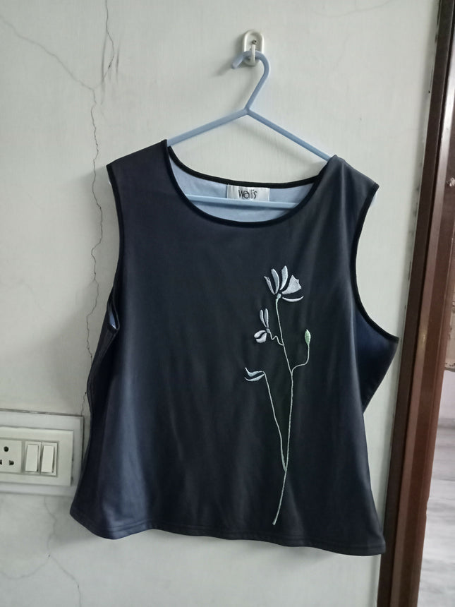 Vintage Wallis net mesh navy sleeveless top with embroidery detail.