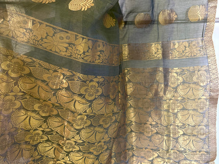 Women’s Saree With Golden Brocades and Works