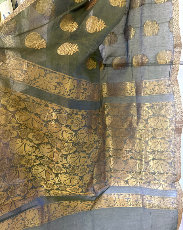 Women’s Saree With Golden Brocades and Works