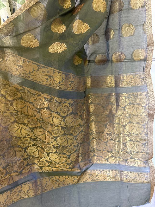 Women’s Saree With Golden Brocades and Works