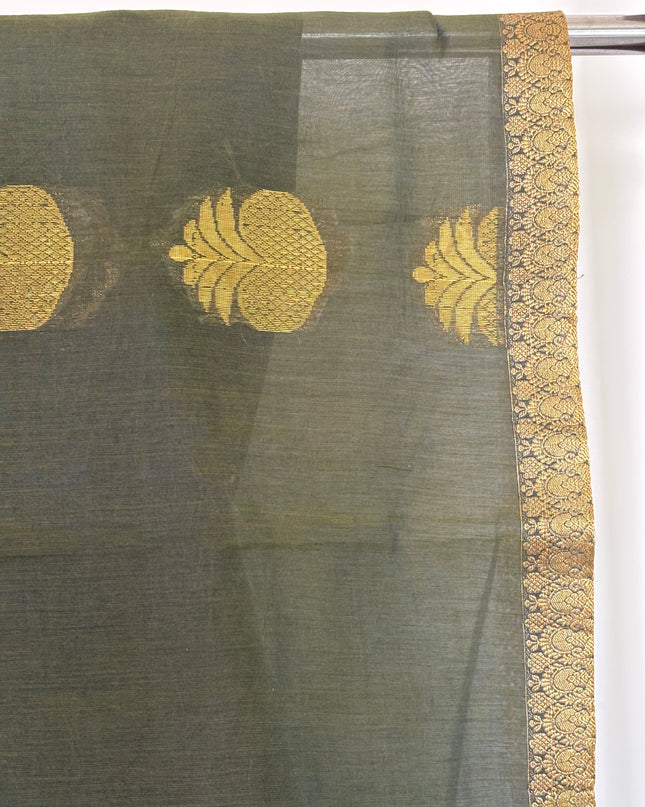 Women’s Saree With Golden Brocades and Works