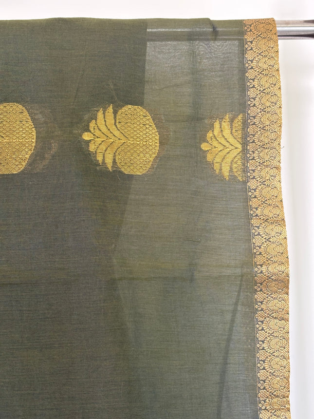 Women’s Saree With Golden Brocades and Works