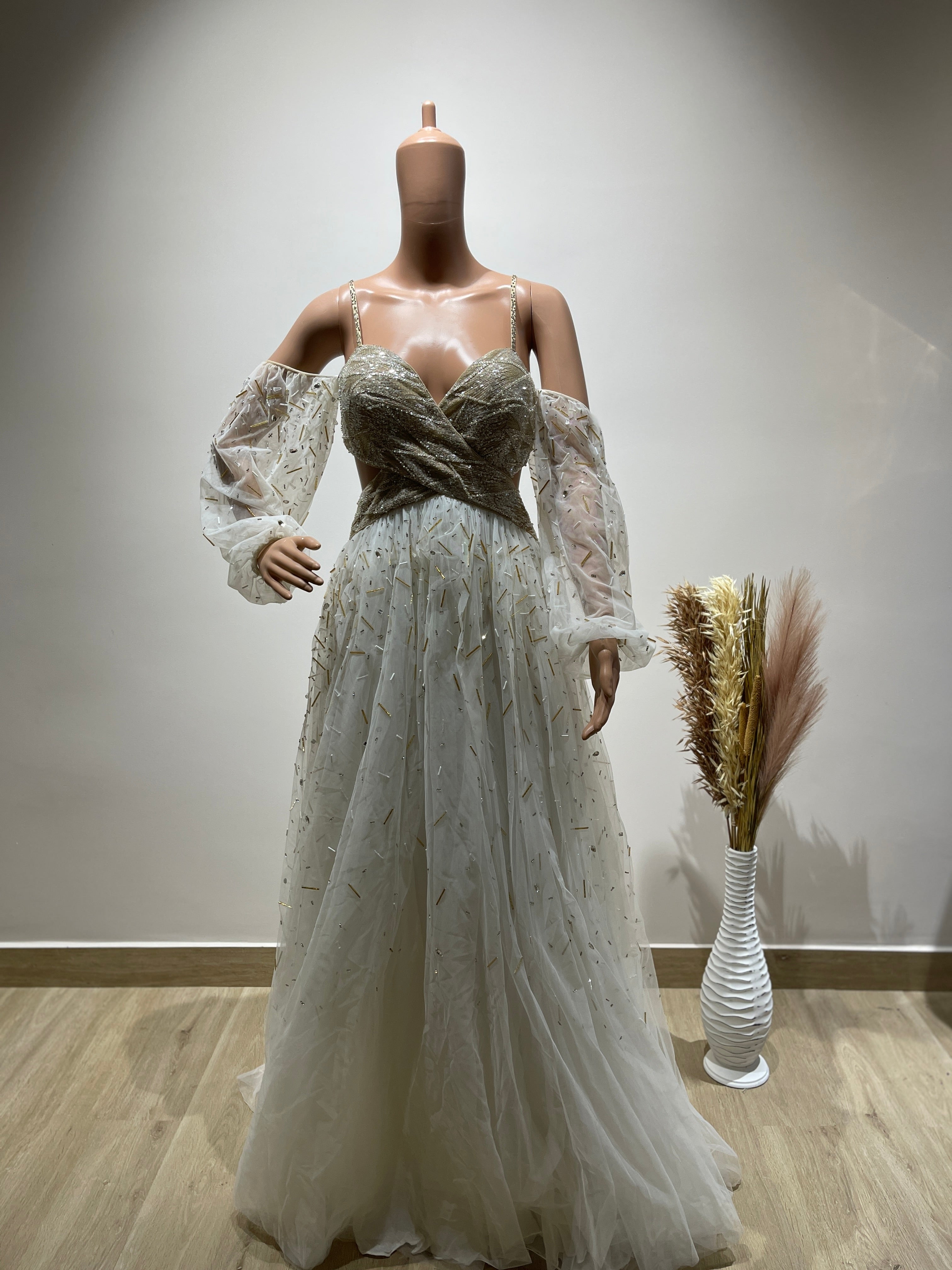Luxurious Designer Women's Gown With Intricate Detailing XL Size