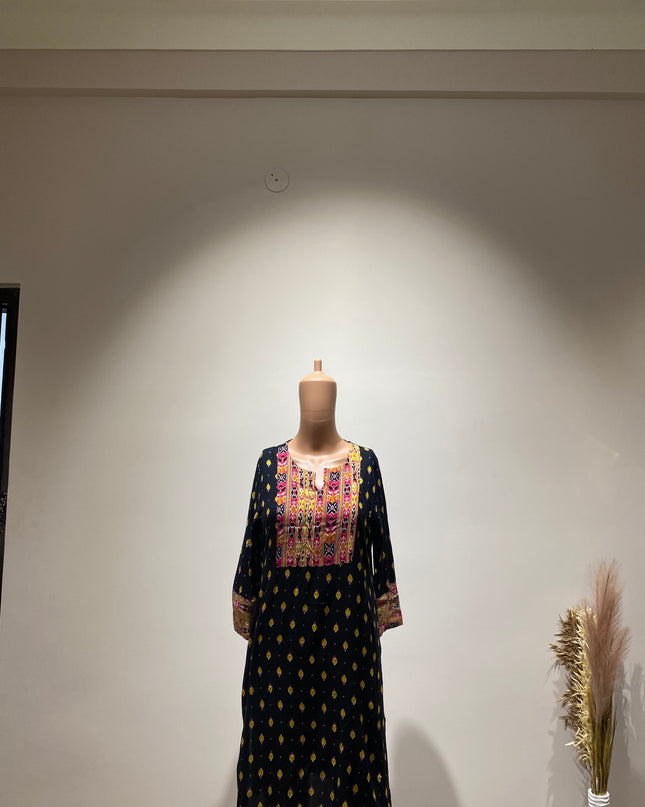 Max Women's Casual Black Kurta - M Size