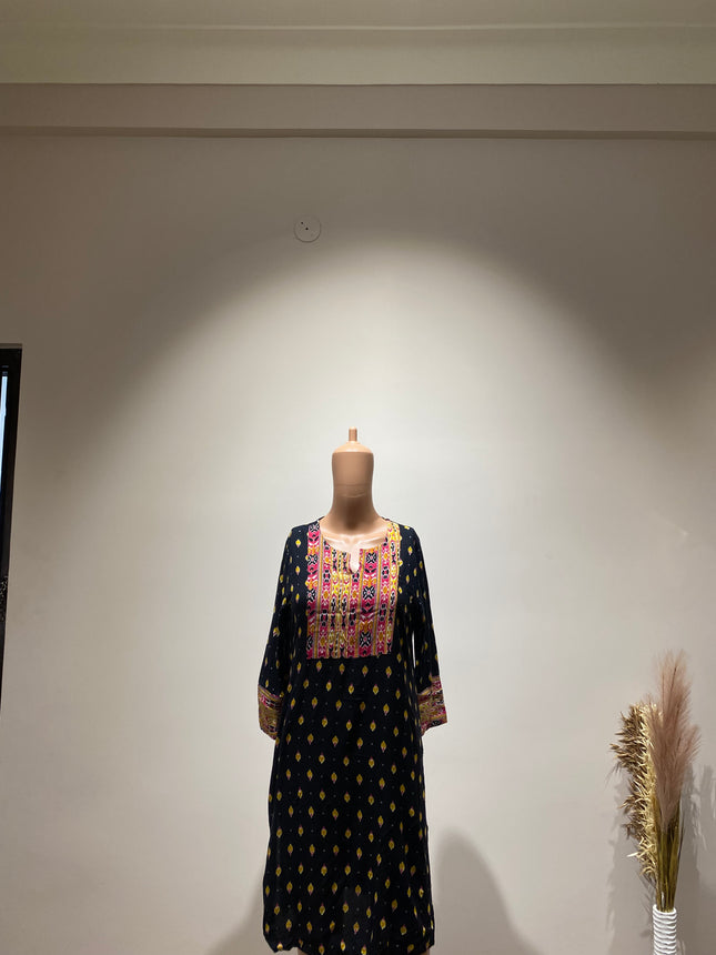 Max Women's Casual Black Kurta - M Size