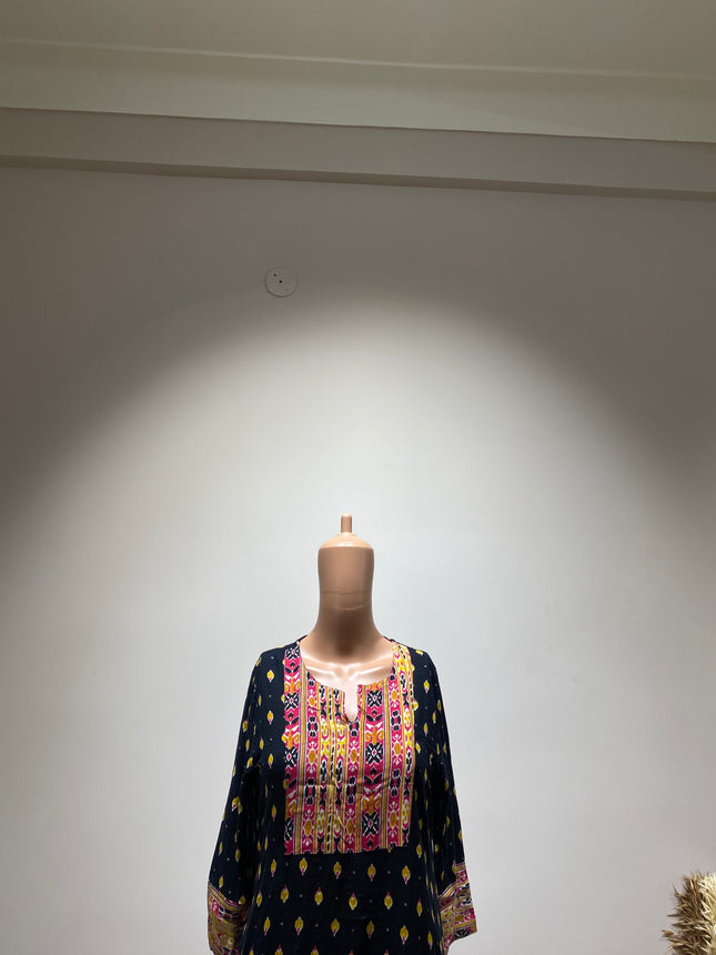 Max Women's Casual Black Kurta - M Size