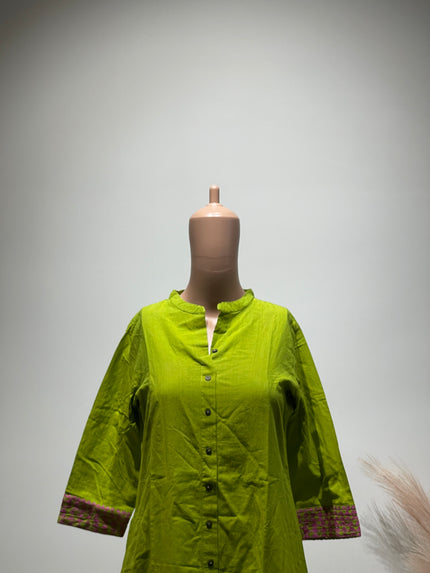 UTSA Women Green Printed Cotton A-Line Kurta S Size