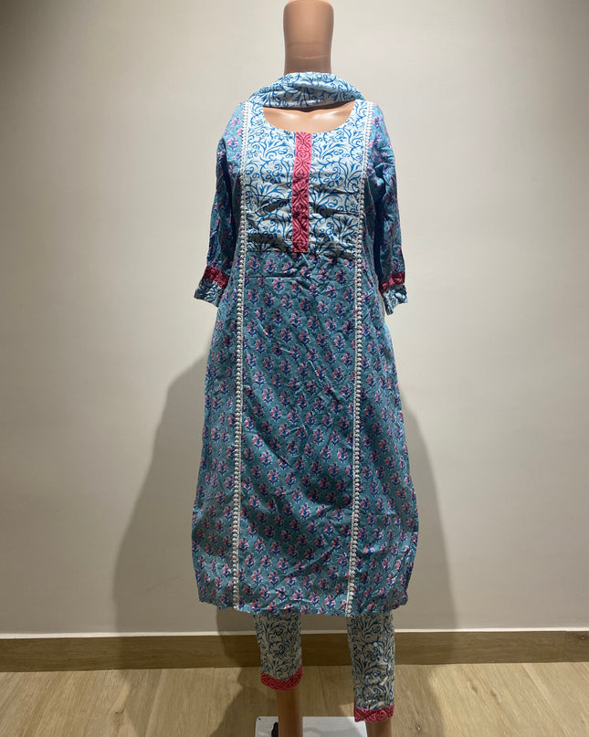 Women's Cotton Blend Straight Printed White Kurta with Pant & Dupatta - M Size
