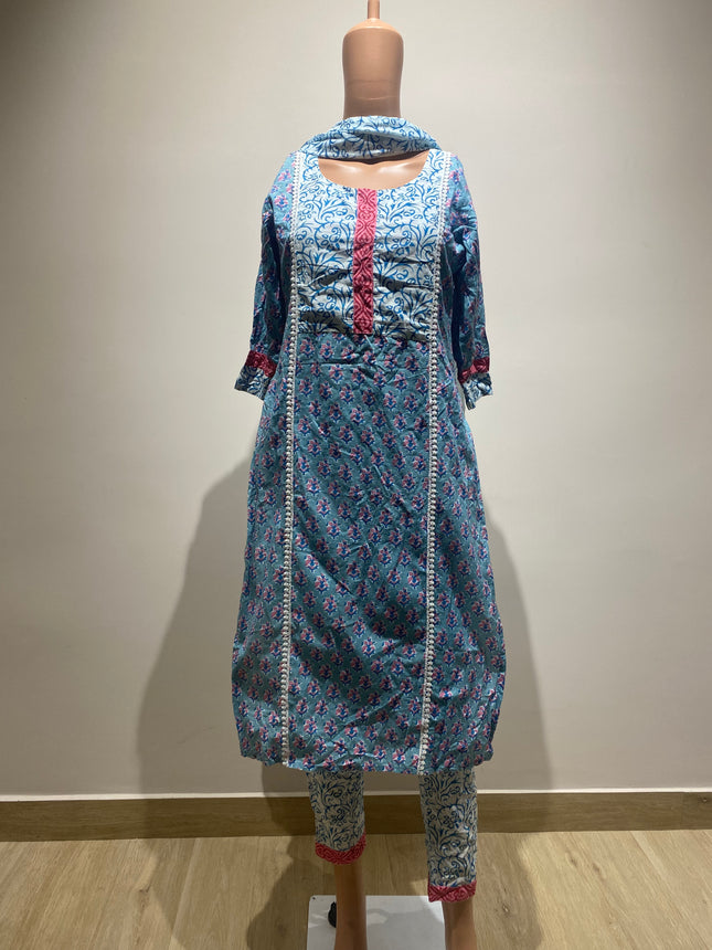 Women's Cotton Blend Straight Printed White Kurta with Pant & Dupatta - M Size