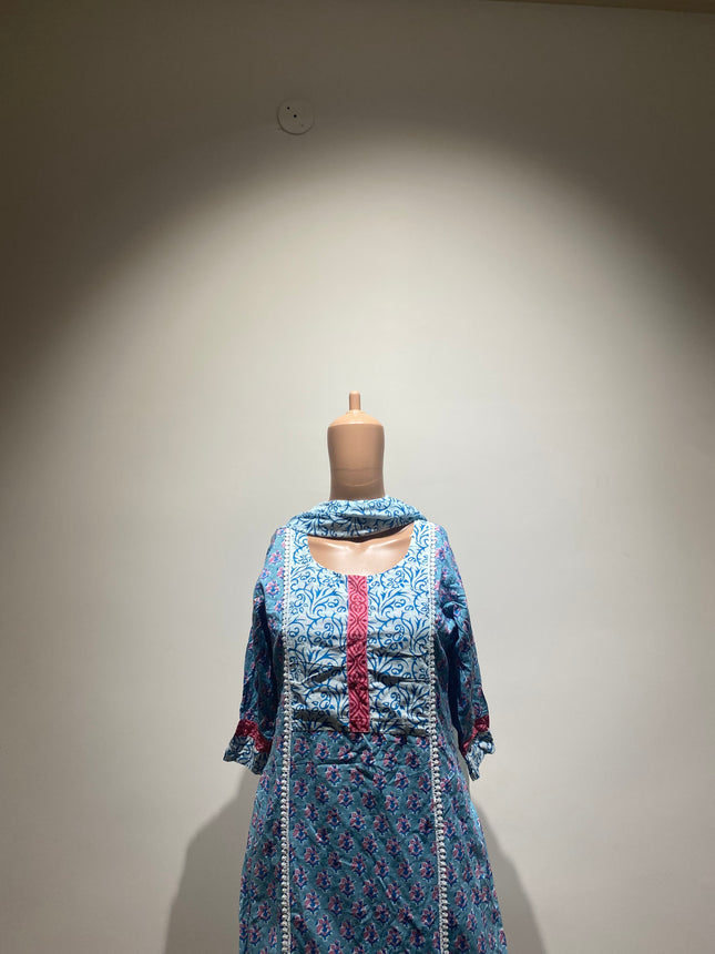 Women's Cotton Blend Straight Printed White Kurta with Pant & Dupatta - M Size