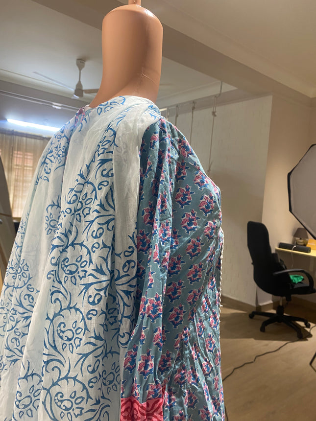 Women's Cotton Blend Straight Printed White Kurta with Pant & Dupatta - M Size