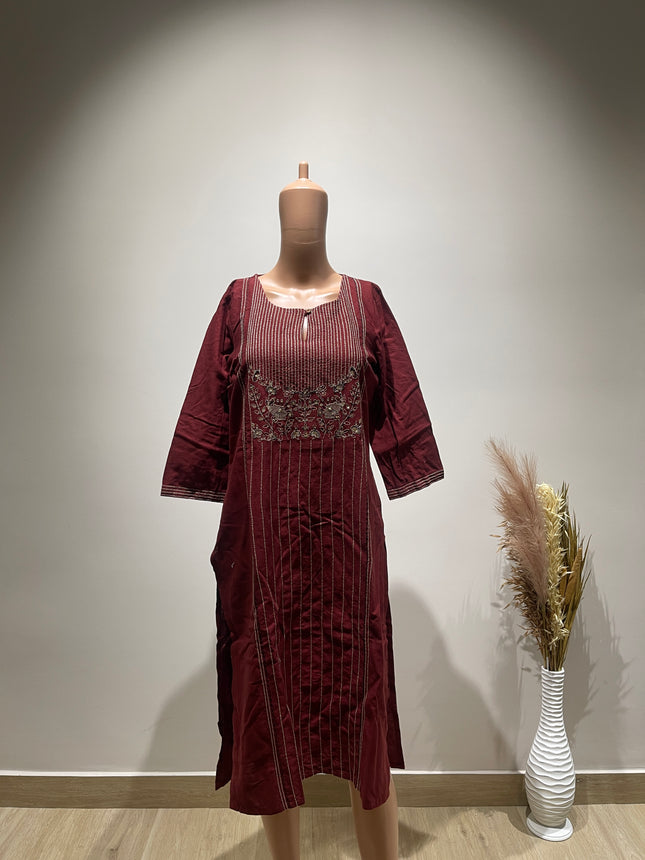 Women's Striped Cotton Blend Straight Maroon Kurta - L Size