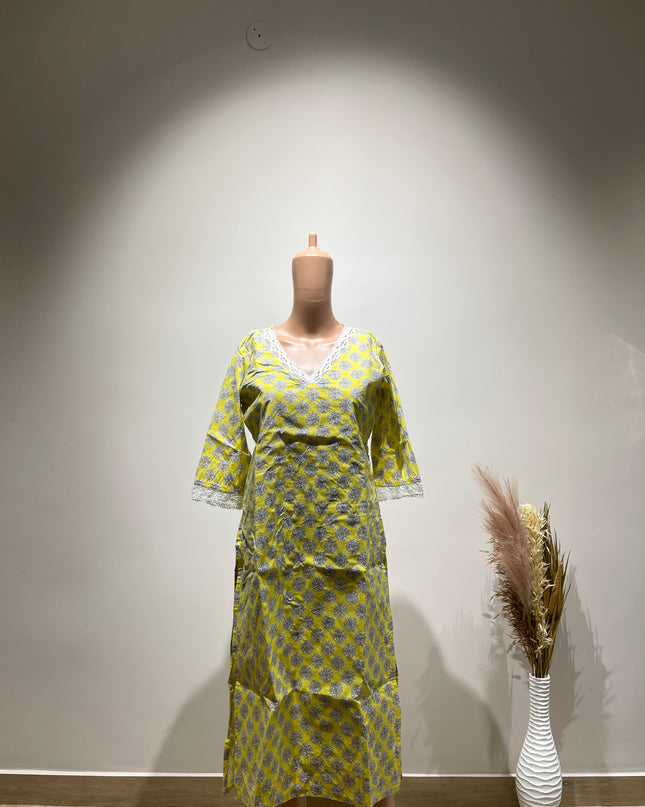 Women's A- line Yellow Print V- Neck Kurta - L Size