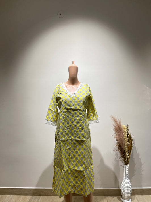 Women's A- line Yellow Print V- Neck Kurta - L Size