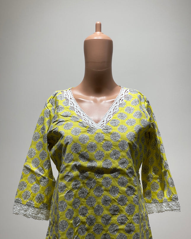 Women's A- line Yellow Print V- Neck Kurta - L Size