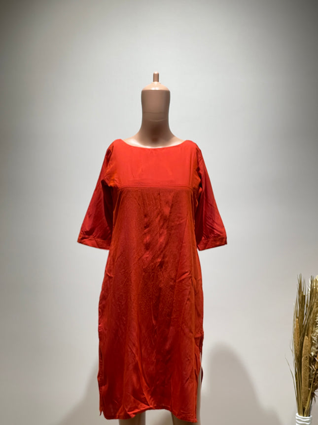 Women Embroidered Round-Neck Straight Kurta -M  Size