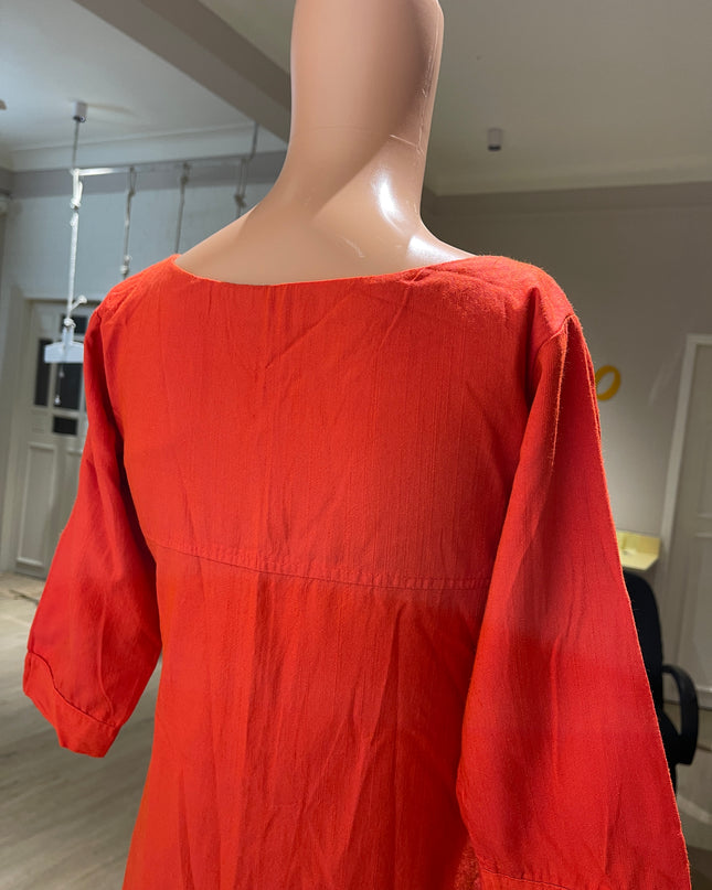 Women Embroidered Round-Neck Straight Kurta -M  Size