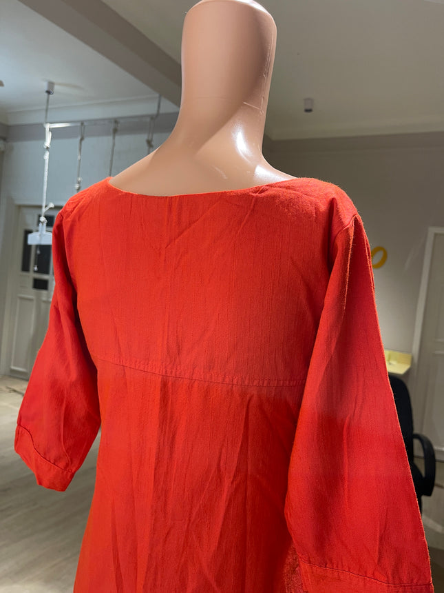 Women Embroidered Round-Neck Straight Kurta -M  Size