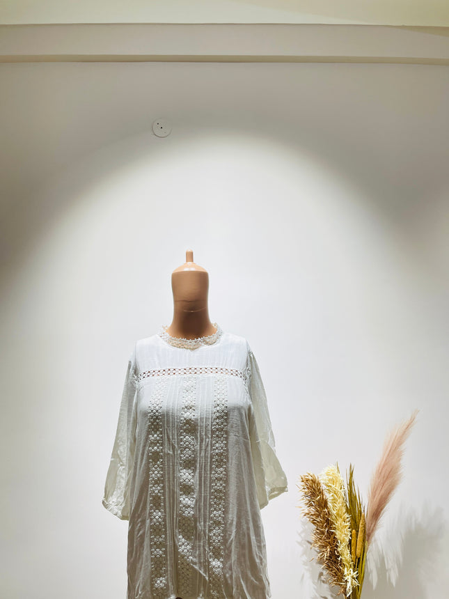 Women Embroidered Cotton  Ethnic WhiteTop - M Size