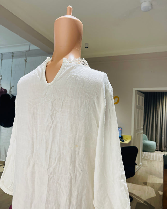 Women Embroidered Cotton  Ethnic WhiteTop - M Size