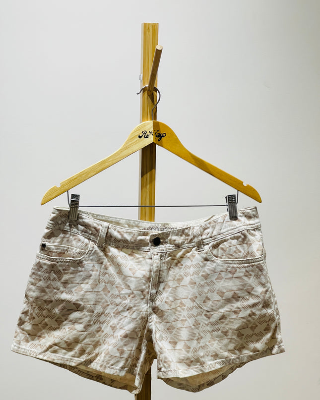 NUON Womens White Shorts - M Size
