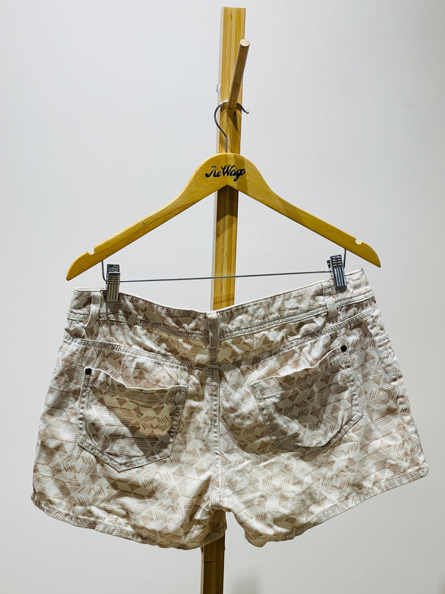 NUON Womens White Shorts - M Size