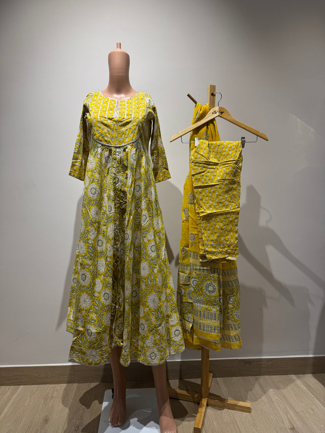 LIBAS Women's Casual Yellow Kurta set - S Size