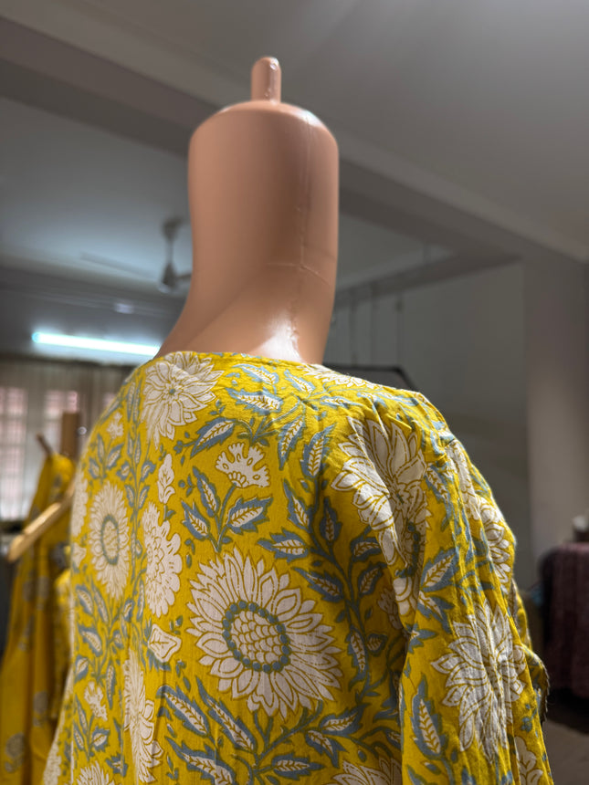 LIBAS Women's Casual Yellow Kurta set - S Size