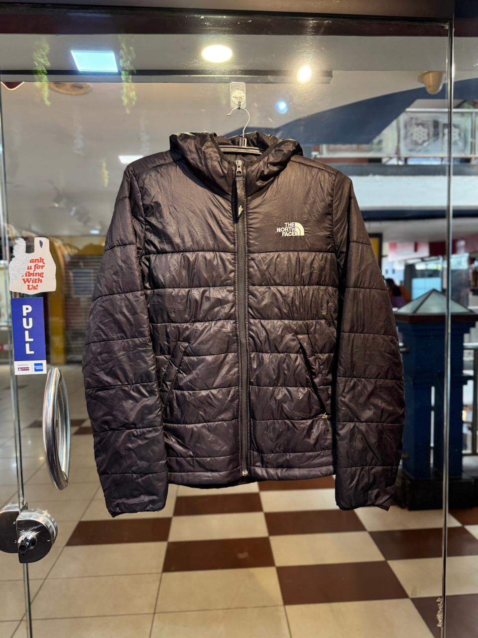THE NORTH FACE Men's black  hooded  padded jacket - M Size