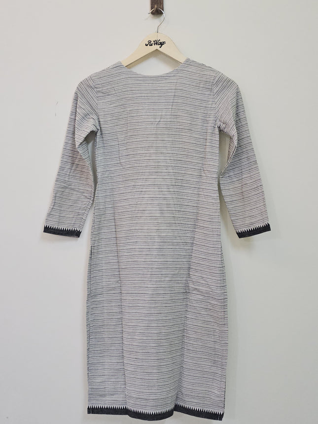 Women's 3/4th Sleeve Round Neck  White Kurti - S Size