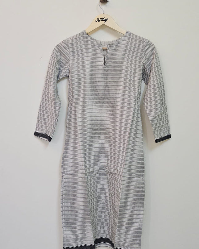 Women's 3/4th Sleeve Round Neck  White Kurti - S Size