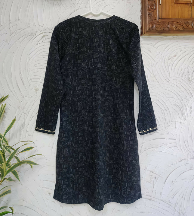 Women 's Charcoal Black Embroidered Kurta