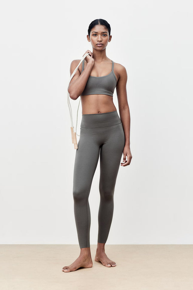 H&M Women’s Grey Leggings/Gym wear - XL size