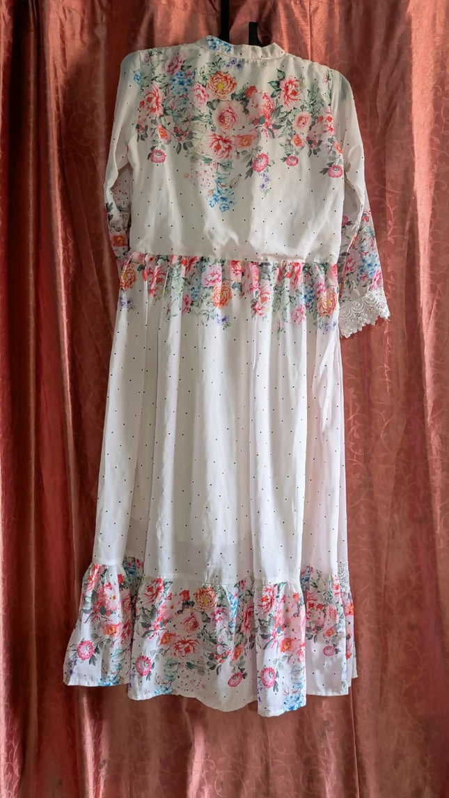 White floral dress with lace details - XXL Size
